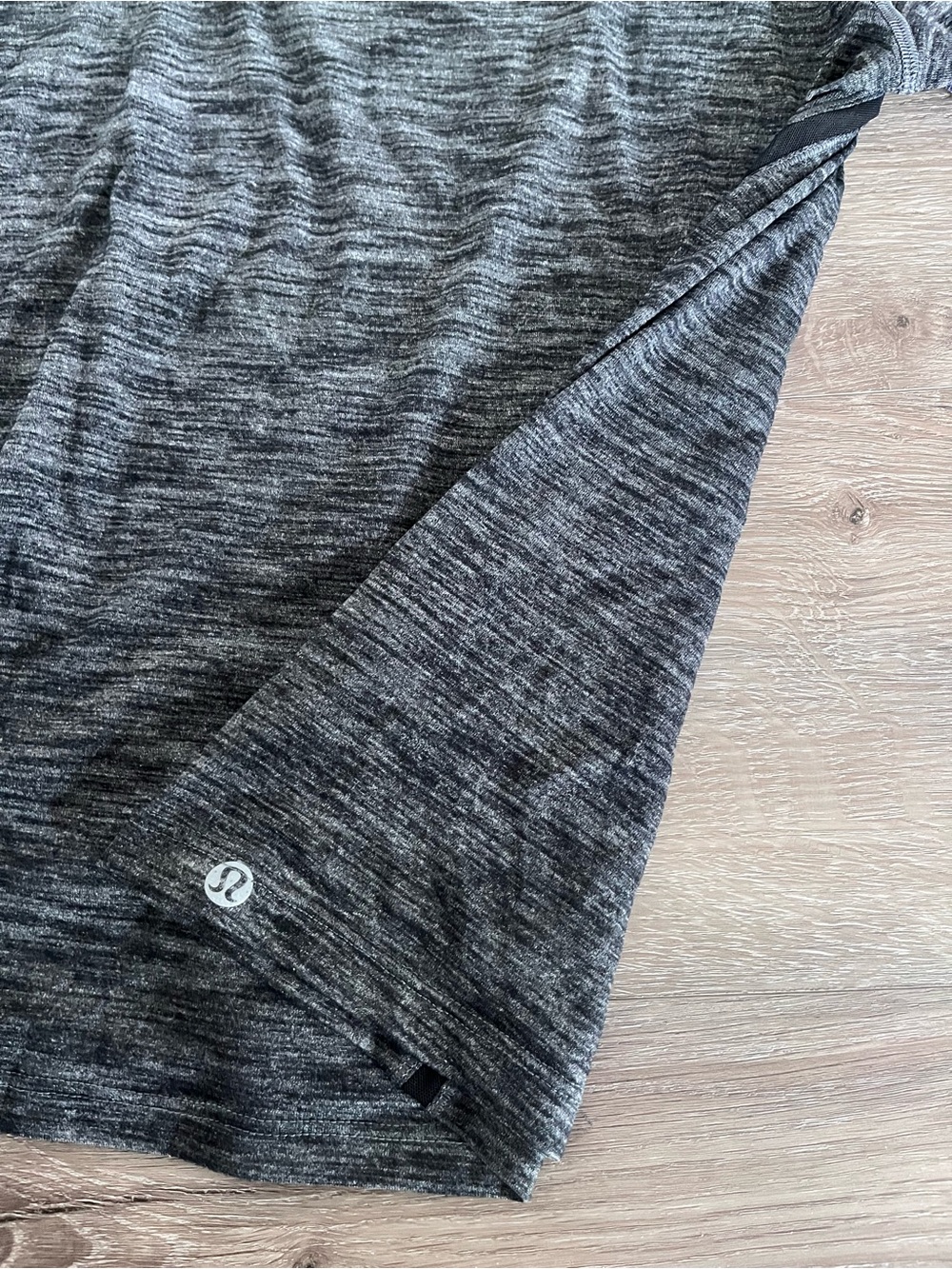 Lululemon Women's Long Sleeve Heathered Gray Top - Picture 6 of 7